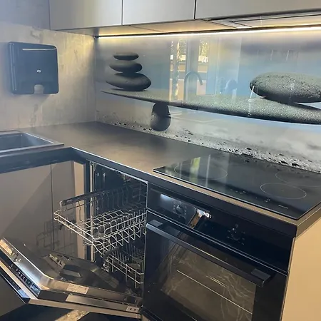 아파트 Brivibas - Stones, Free Privat Parking, Free Wifi, Self Check-in 리가