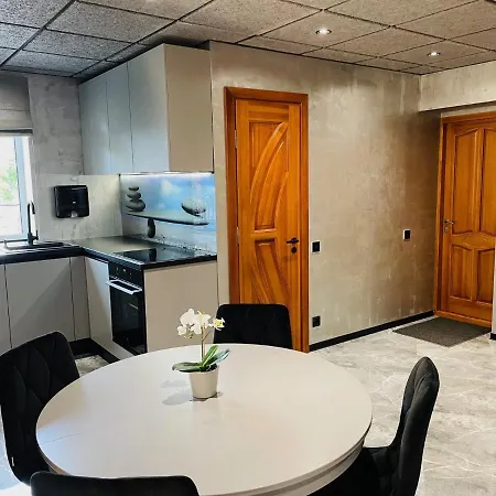 Brivibas - Stones, Free Privat Parking, Free Wifi, Self Check-in شقة ريغا