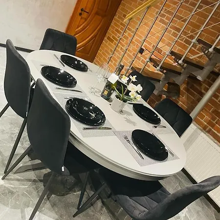 Brivibas - Stones, Free Privat Parking, Free Wifi, Self Check-in Apartment *