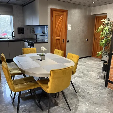 Brivibas - Stones, Free Private Parking, Free Wifi, Self Check-in *